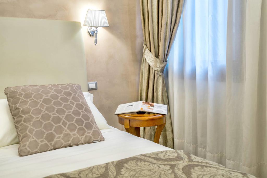 Hotel Palazzo Vitturi Venice Room photo